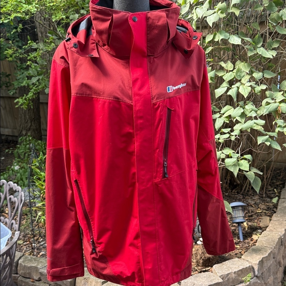 Men’s Berghaus Hydroshell Elite Vibrant Red Outdoor Hooded Jacket. Size L.